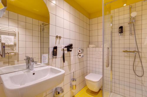 Foto de una habitación de MEININGER Hotel Bruxelles Gare du Midi
