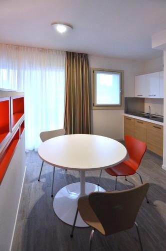 Foto de una habitación de BB Hotels Aparthotel Arcimboldi