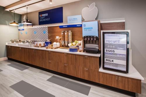 Photo – Holiday Inn Express Hotel &amp;amp; Suites Port St. Lucie West, an IHG Hotel