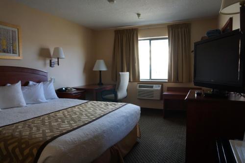 Foto de una habitación de Hotel Luxury Inn &amp;amp; Suites
