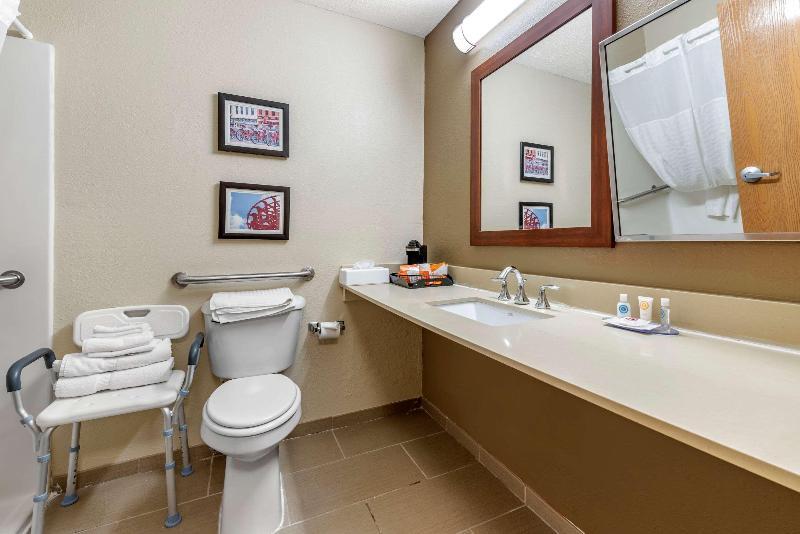 Foto de una habitación de Hotel Comfort Inn &amp;amp; Suites Cincinnati Eastgate