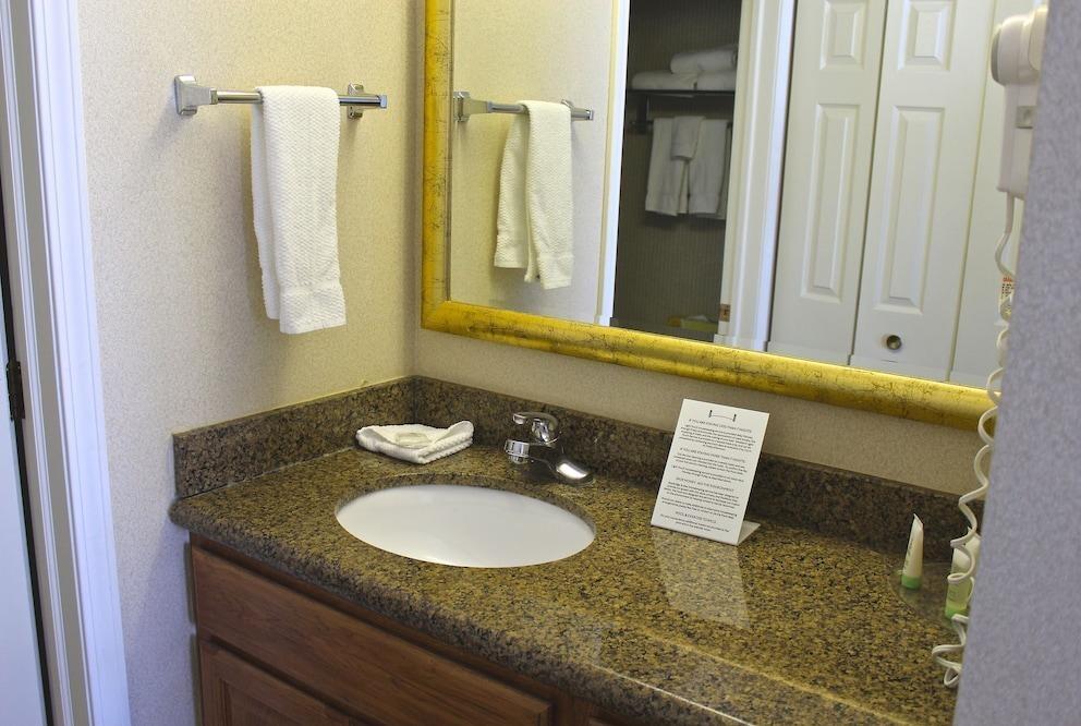 Photo – Staybridge Suites Grand Rapids-Kentwood, an IHG Hotel