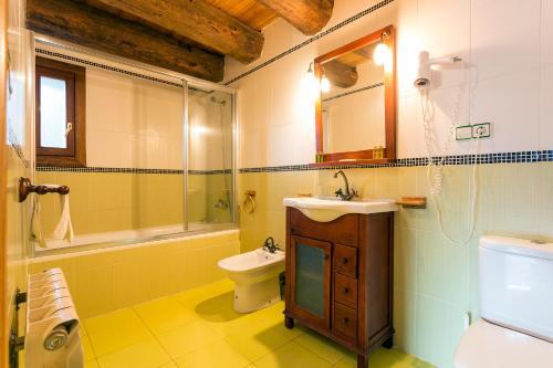 Foto de una habitación de Hotel Balcon del Pirineo Rural Ordesa