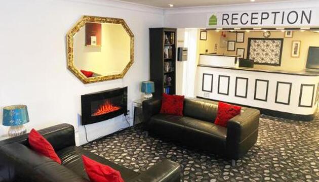 Foto de Flexistay Reading West Aparthotel - With Communal Kitchen Use