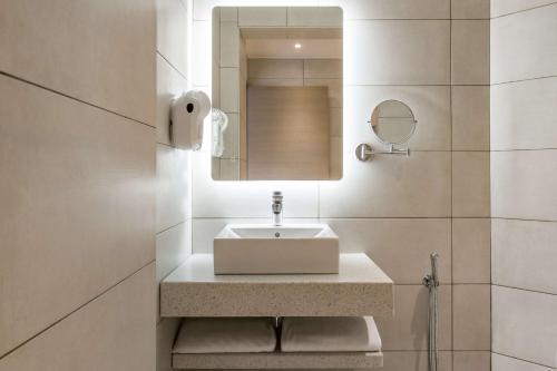 Foto de una habitación de Radisson Serviced Apartments Antananarivo City Centre