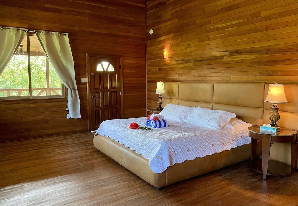 Lodges Dream Valley Belize, Teakettle Village Central de Reservas