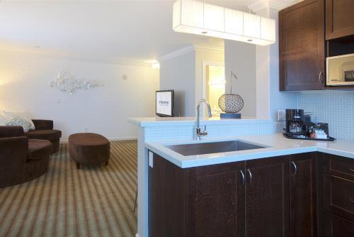 Foto de una habitación de Sandman Hotel &amp;amp; Suites Kelowna