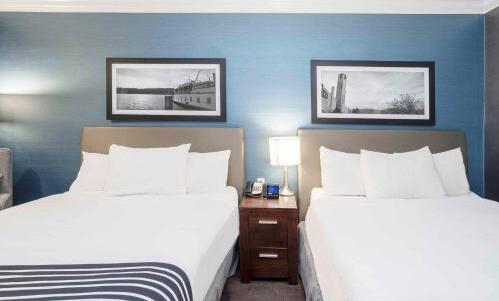 Foto de una habitación de Sandman Hotel &amp;amp; Suites Kelowna
