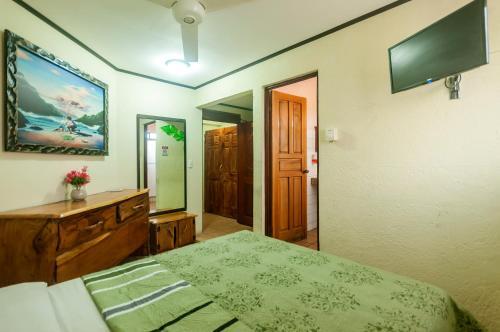 Foto de una habitación de Cadillac Rock Beach Hotel