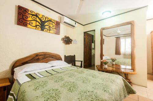 Foto de una habitación de Cadillac Rock Beach Hotel