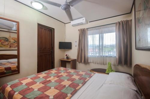 Foto de una habitación de Cadillac Rock Beach Hotel