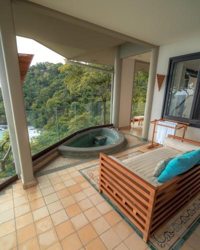 Foto de una habitación de Complejo Arenas Del Mar Beachfront &amp;amp; Rainforest Resort