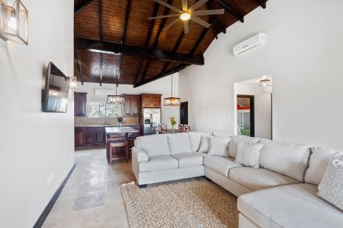 Foto de una habitación de Sirenian Bay Resort -Villas &amp;amp; All Inclusive Bungalows