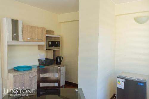 Foto de una habitación de Hotel Luxstone Executive &amp;amp; Suites