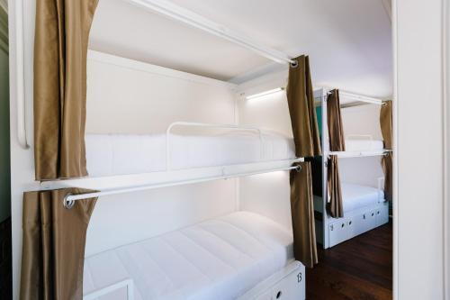 Foto de una habitación de Lisbon South Hostel