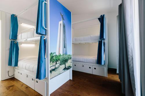 Foto de una habitación de Lisbon South Hostel