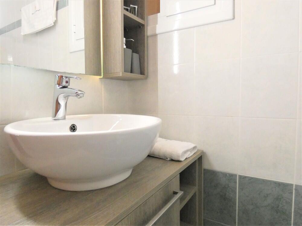 Foto del baño de Lazaratos Hotel