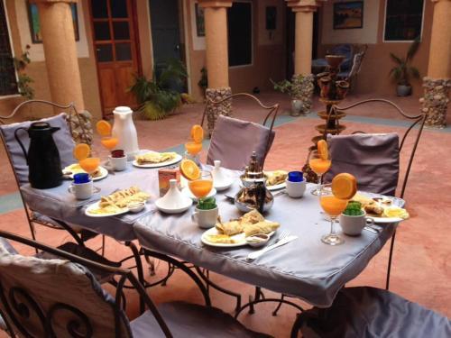 Photo – Riad Nkob
