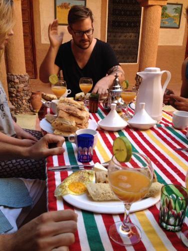 Photo – Riad Nkob