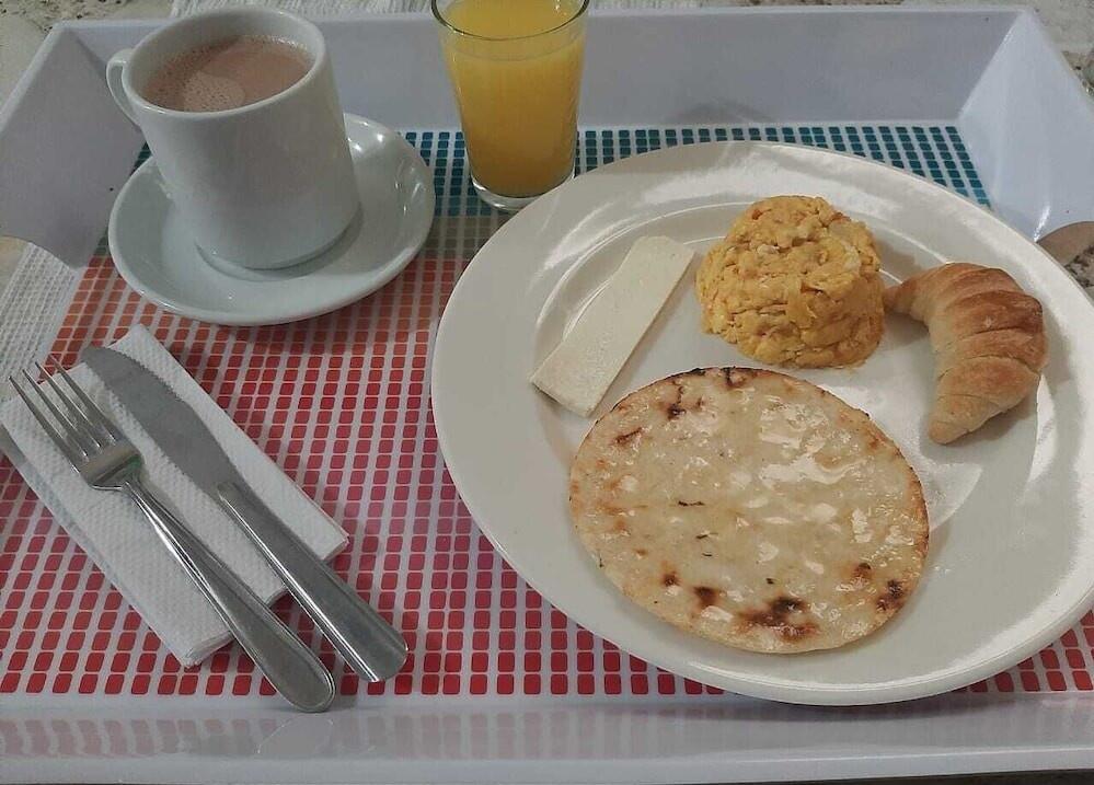 Foto de restauración de Hotel Cataluña