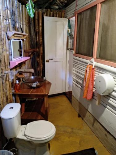Foto de una habitación de Hotel La Casa Rosada