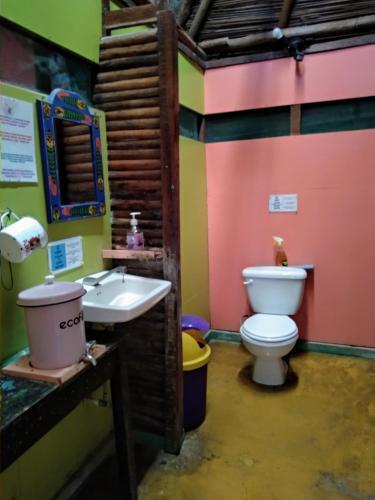 Foto de una habitación de Hotel La Casa Rosada