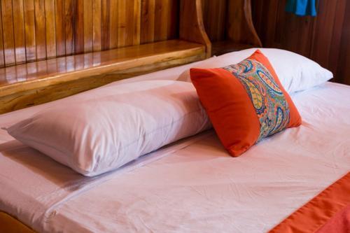 Foto de una habitación de Hotel La Isla Inn