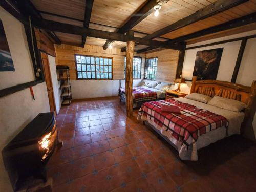 Foto de una habitación de Casas y chalets Mountain Cabin with Volcano Views