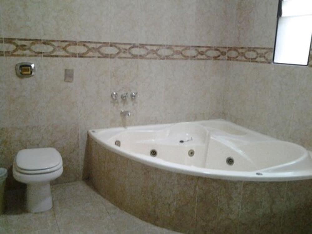 Foto del baño de HOTEL CANCILLER