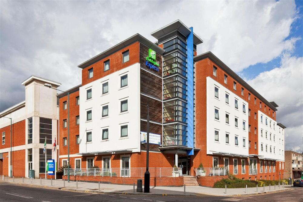 Holiday Inn Express Stevenage, an IHG Hotel, Stevenage - Reserving