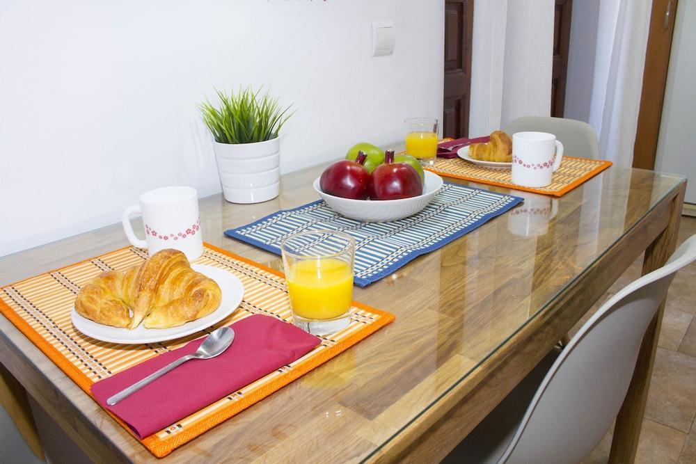 Foto de una habitación de Living Valencia Apartments - Merced