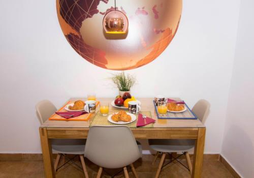 Foto de una habitación de Living Valencia Apartments - Merced