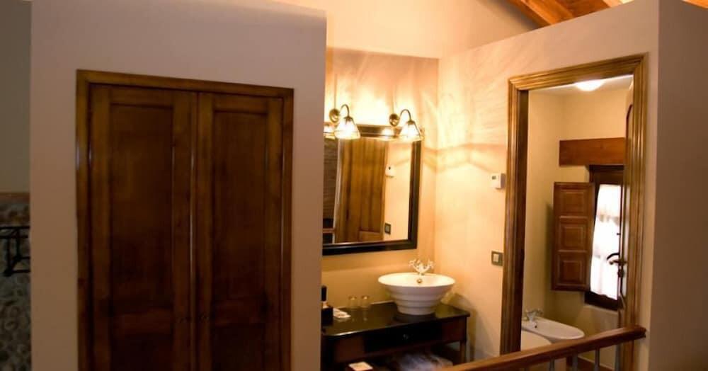 Foto del baño de Posada Los Condestables Hotel &amp;amp; Spa