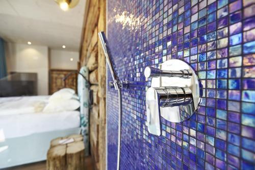 Foto del baño de Small Luxury Hotel of the World - DasPosthotel