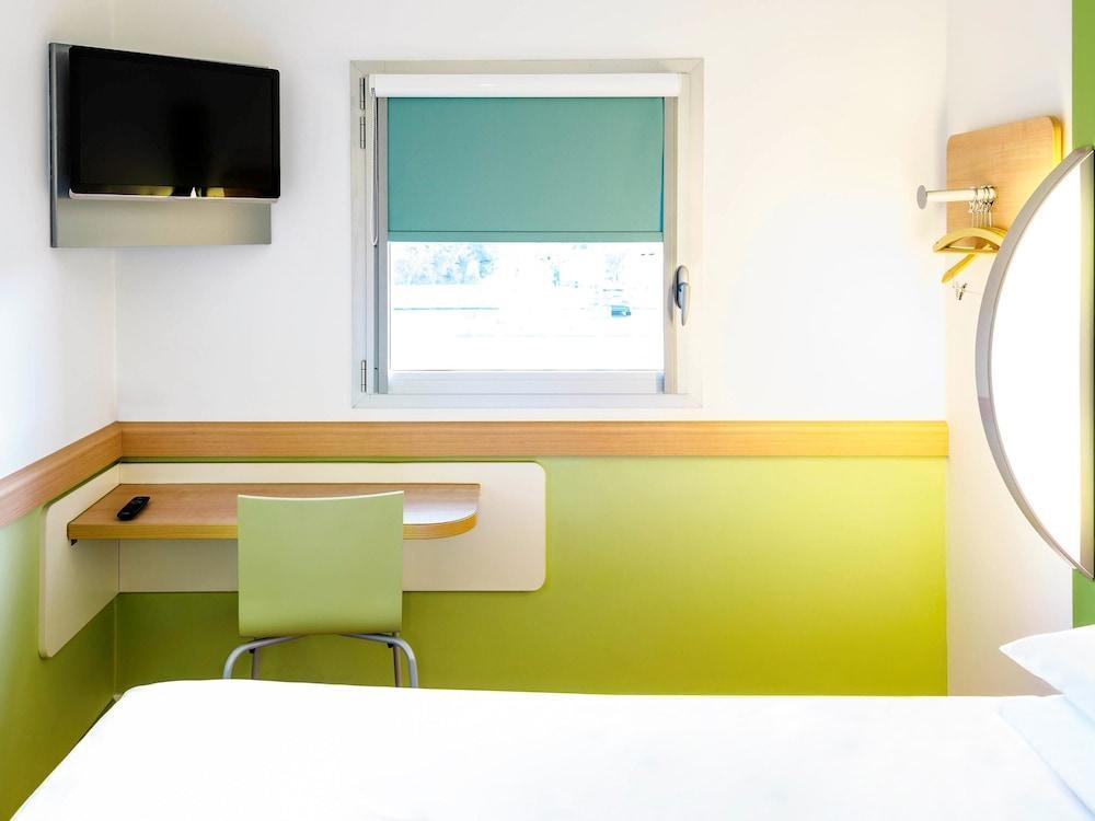Room – Hotel ibis budget Derby