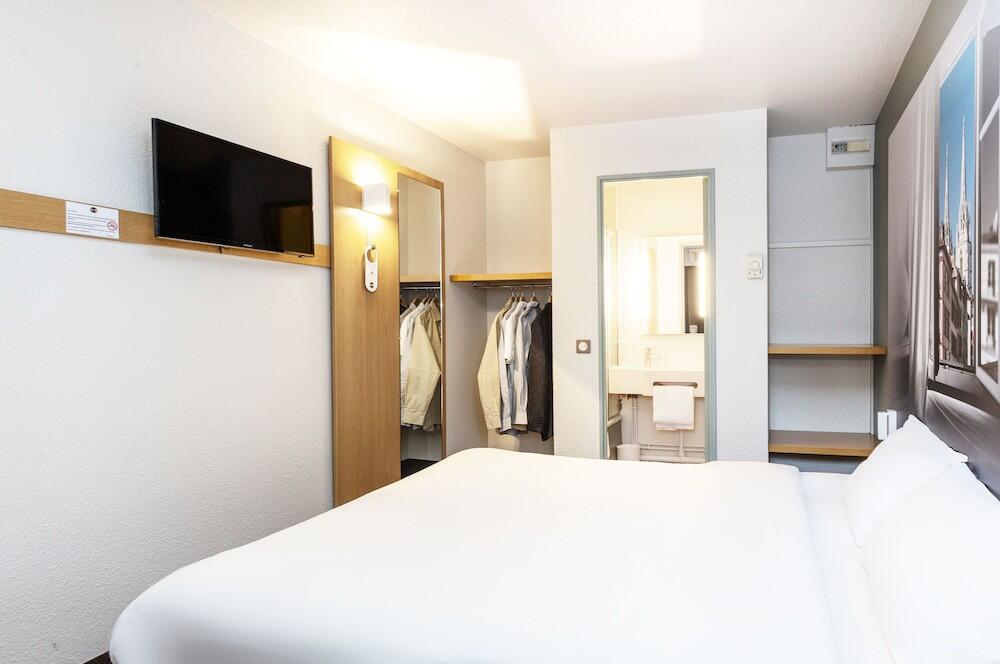 Foto de una habitación de B&amp;amp;B Hotel Bayonne