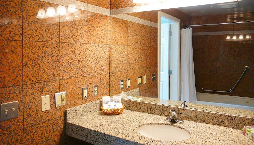 Foto del baño de Hotel Red Lion Inn and Suites Victoria