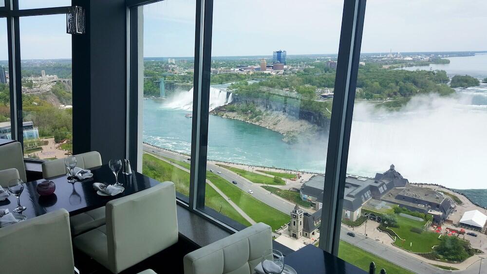 Foto del exterior de Tower Hotel at Fallsview