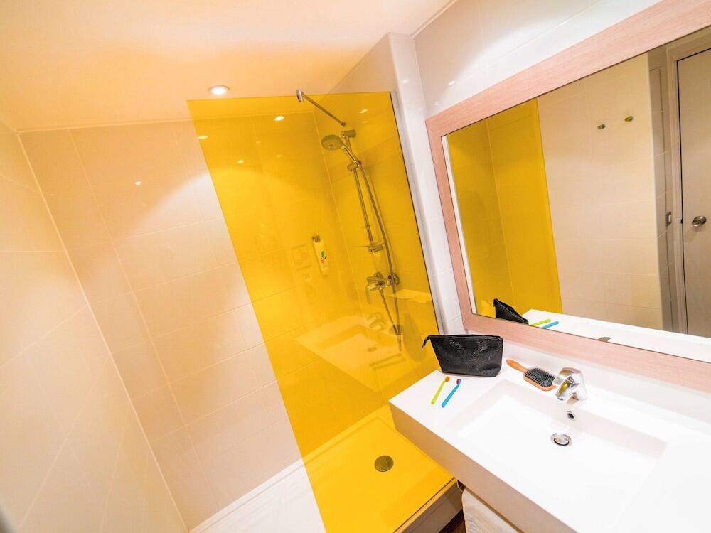 Foto de una habitación de Hotel ibis Styles Honfleur Centre Historique