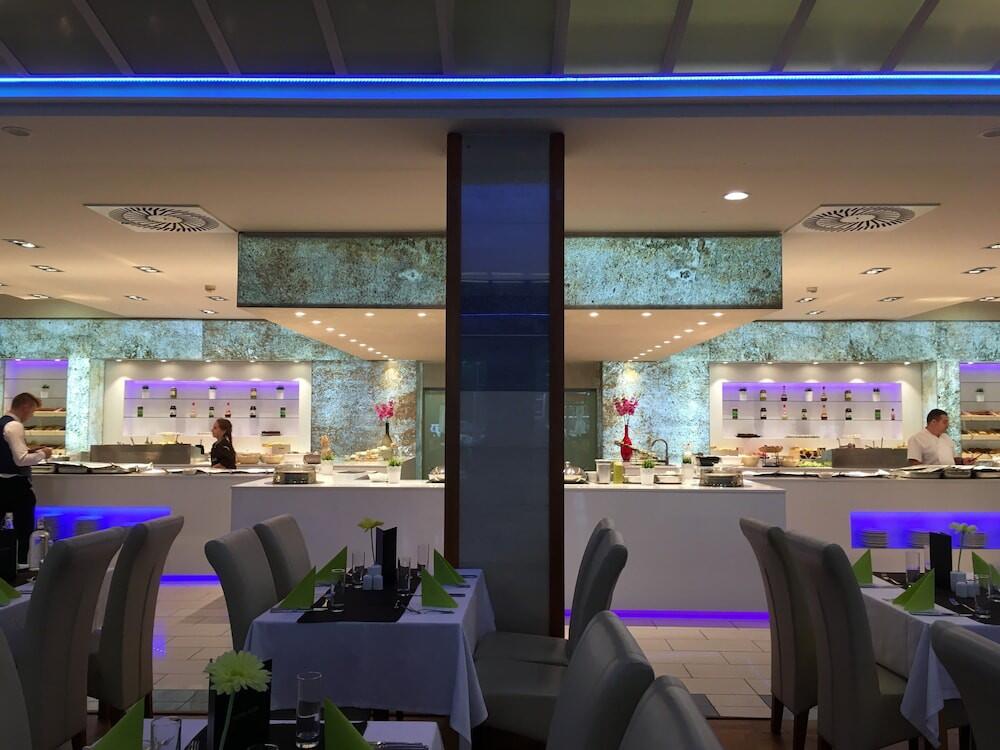 Foto de restauración de Hotel Azúr