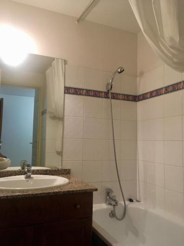 Foto del baño de Hôtel Les Arches