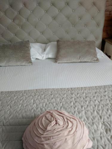 Foto de una habitación de Logis Hotel-Restaurant Spa Le Lac