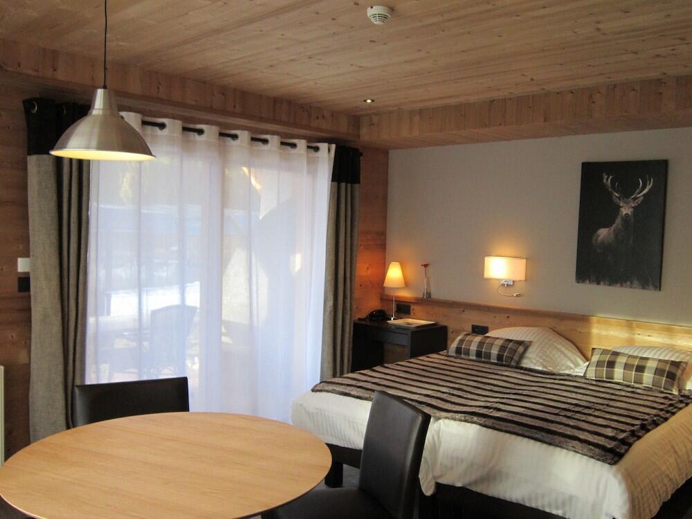 Foto de una habitación de Logis Hotel Gai Soleil