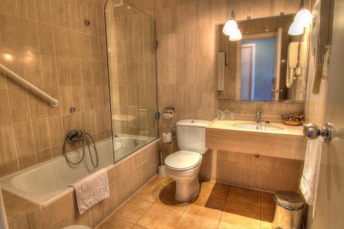 Foto del baño de Hotel Azar