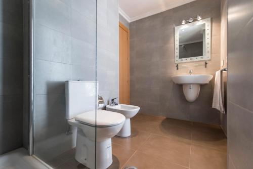 Foto del baño de Apartamentos RealRent Peñon Beach