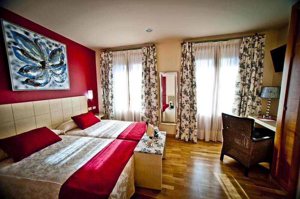 Foto de una habitación de Hotel Condes de Castilla