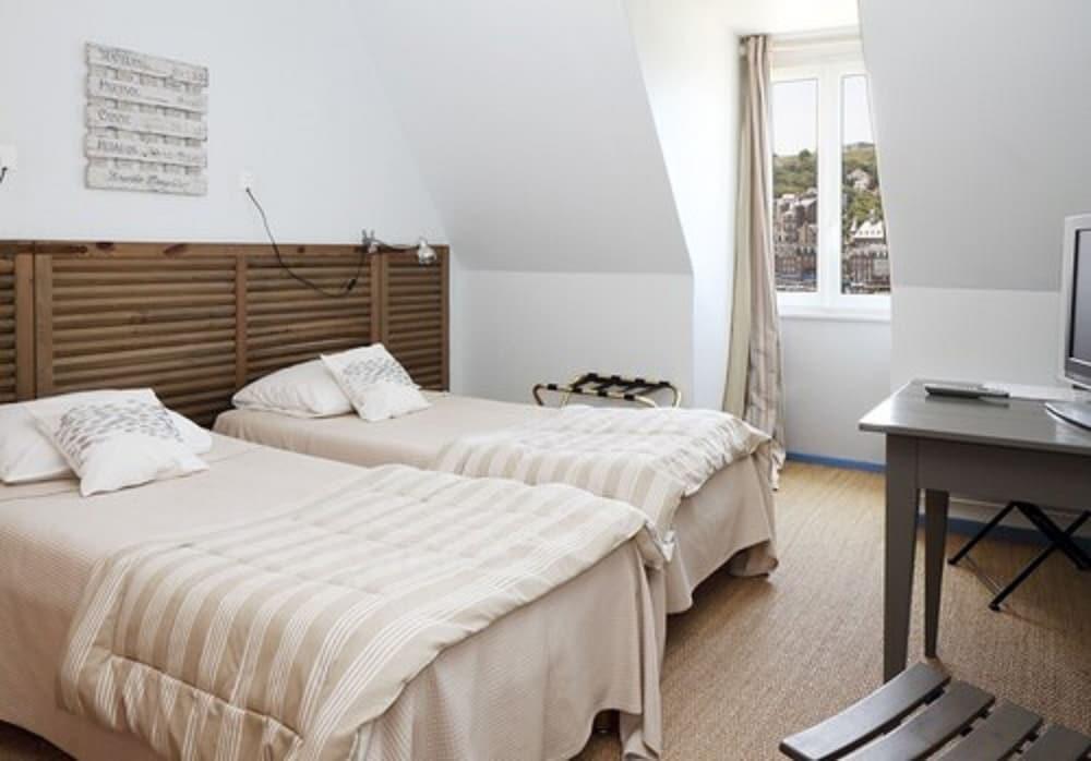 Foto de una habitación de Hotel The Originals Le Tréport La Villa Marine