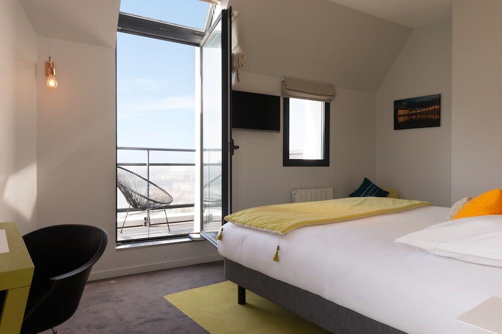 Foto de una habitación de Hotel The Originals Le Tréport La Villa Marine