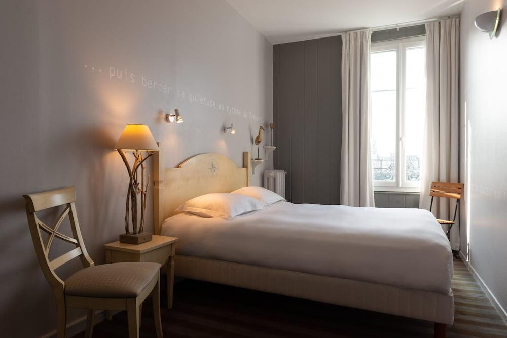 Foto de una habitación de Hotel The Originals Le Tréport La Villa Marine