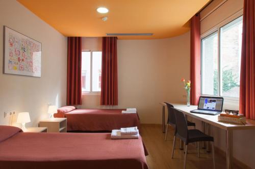 Foto de una habitación de Hotel Residència Erasmus Gracia